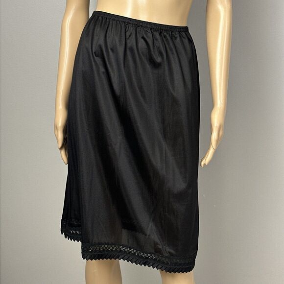 Vintage Fortune Half Slip Size Medium Black 100% Nylon Pleated Edge USA Silky - Picture 4 of 9